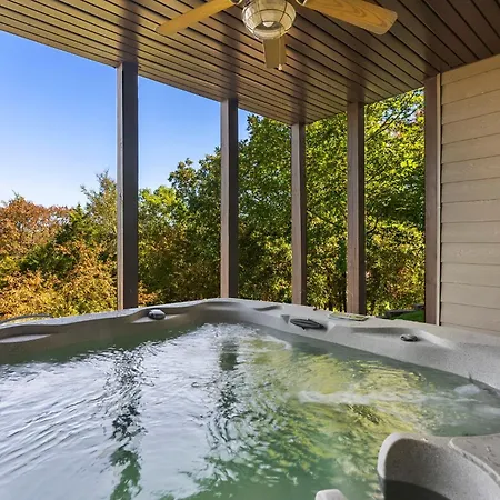 Newly Renovated, Free Sdc Tickets, Gated Community, Hot Tub, Air Hockey, Foosball, Board Games!